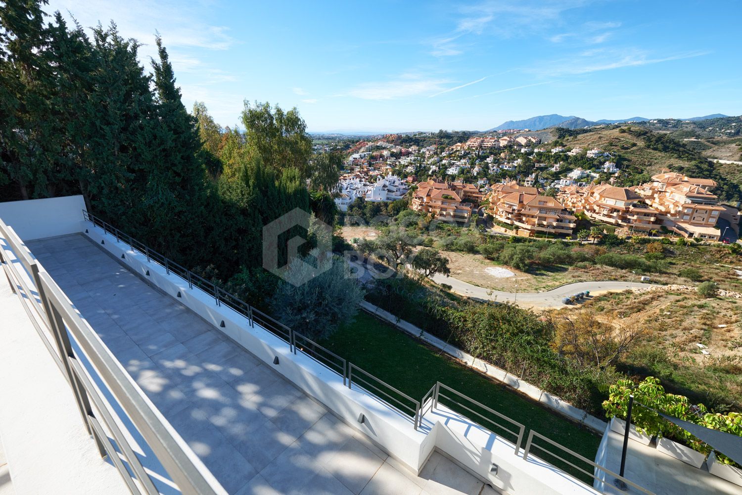 A MODERN VILLA FULLY RENOVATED IN NUEVA ANDALUCIA.