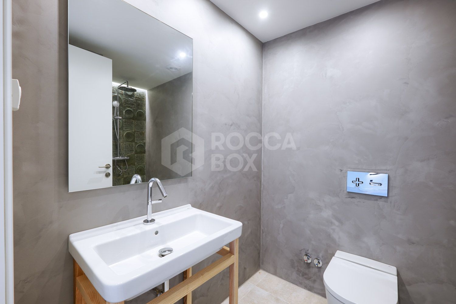 A MODERN VILLA FULLY RENOVATED IN NUEVA ANDALUCIA.