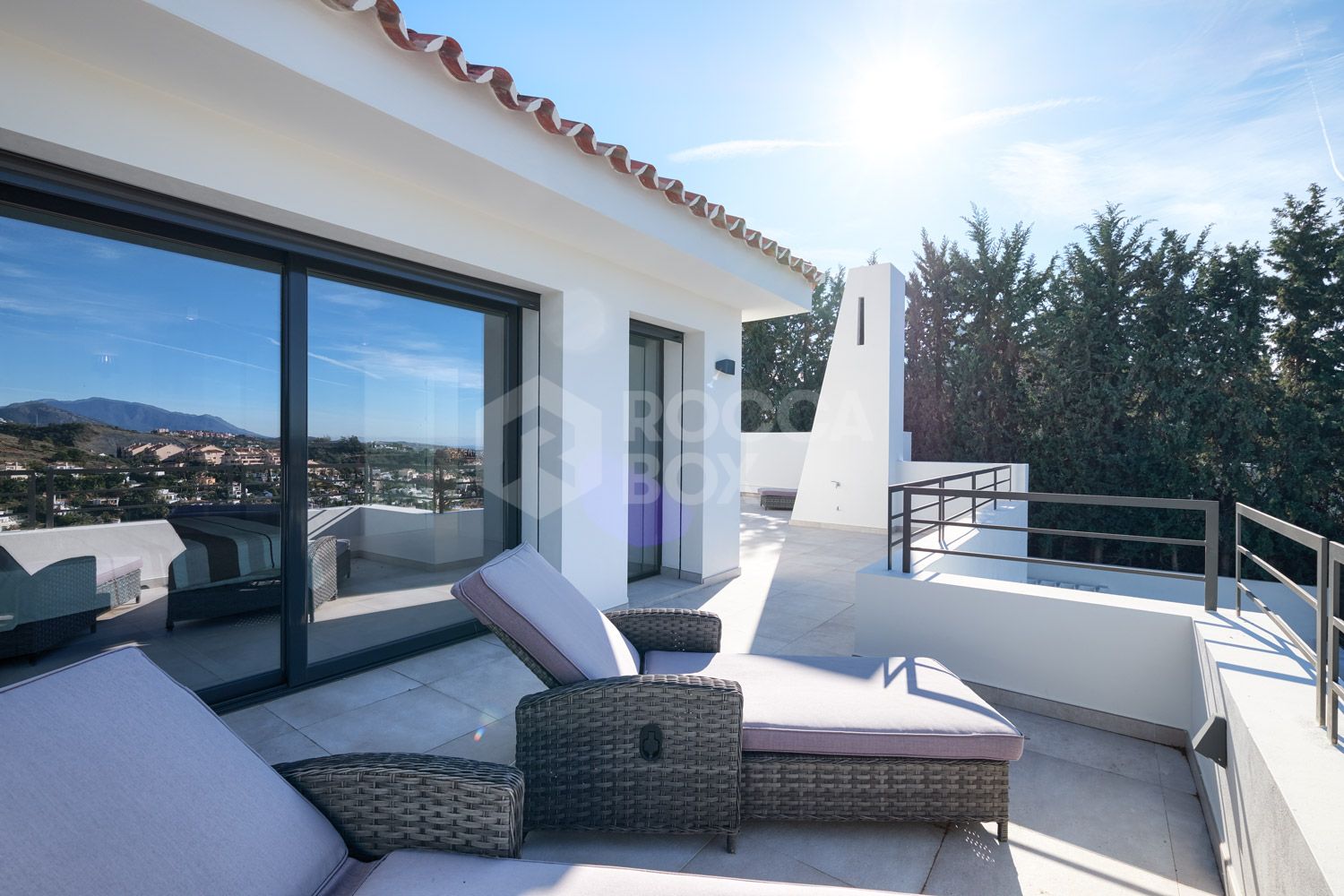 A MODERN VILLA FULLY RENOVATED IN NUEVA ANDALUCIA.