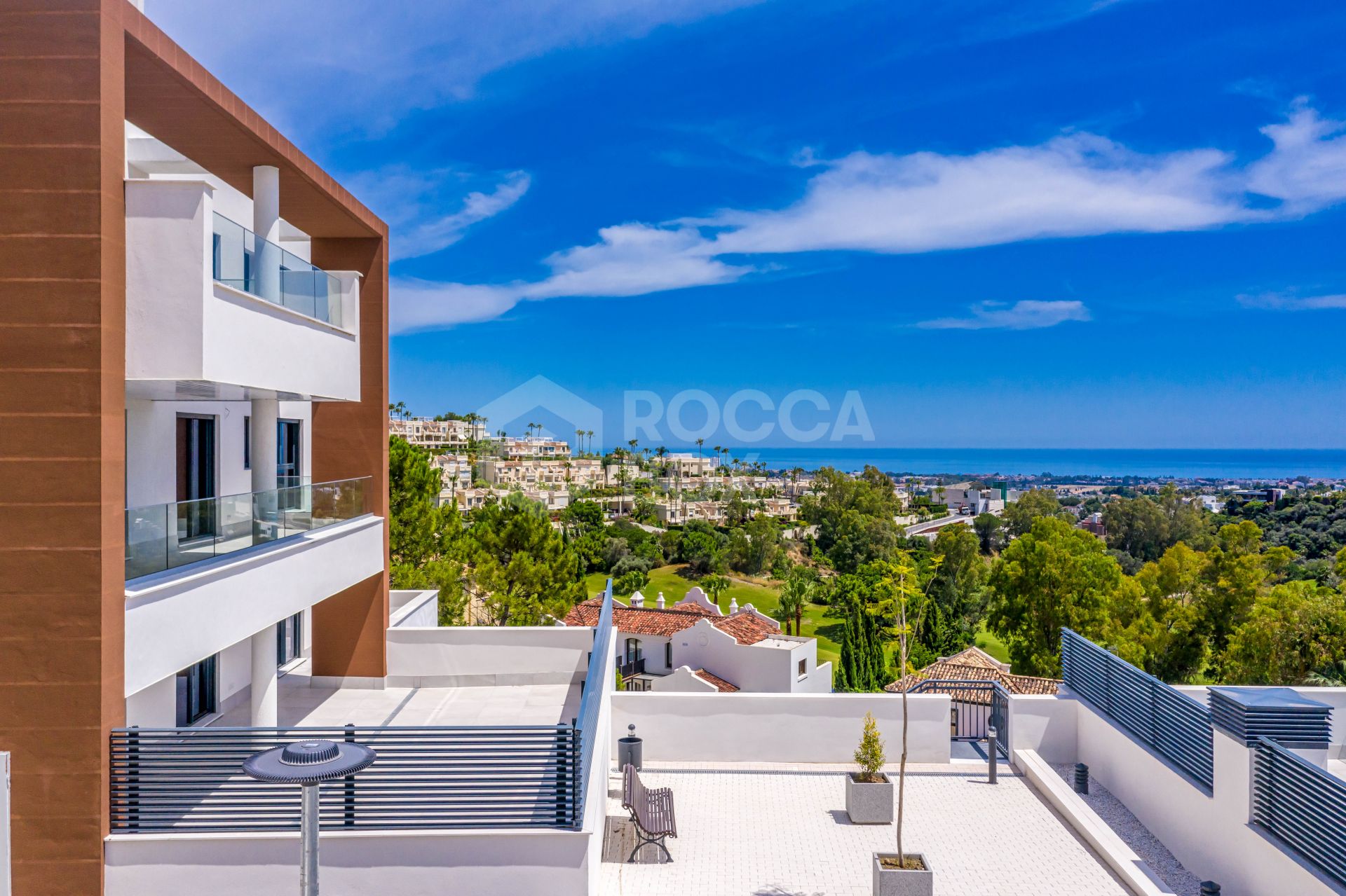 Alborada offers homes with a modern, attractive design and attention todetail, in a promotion perfectly integrated with the nature of its beautifulsurroundings.