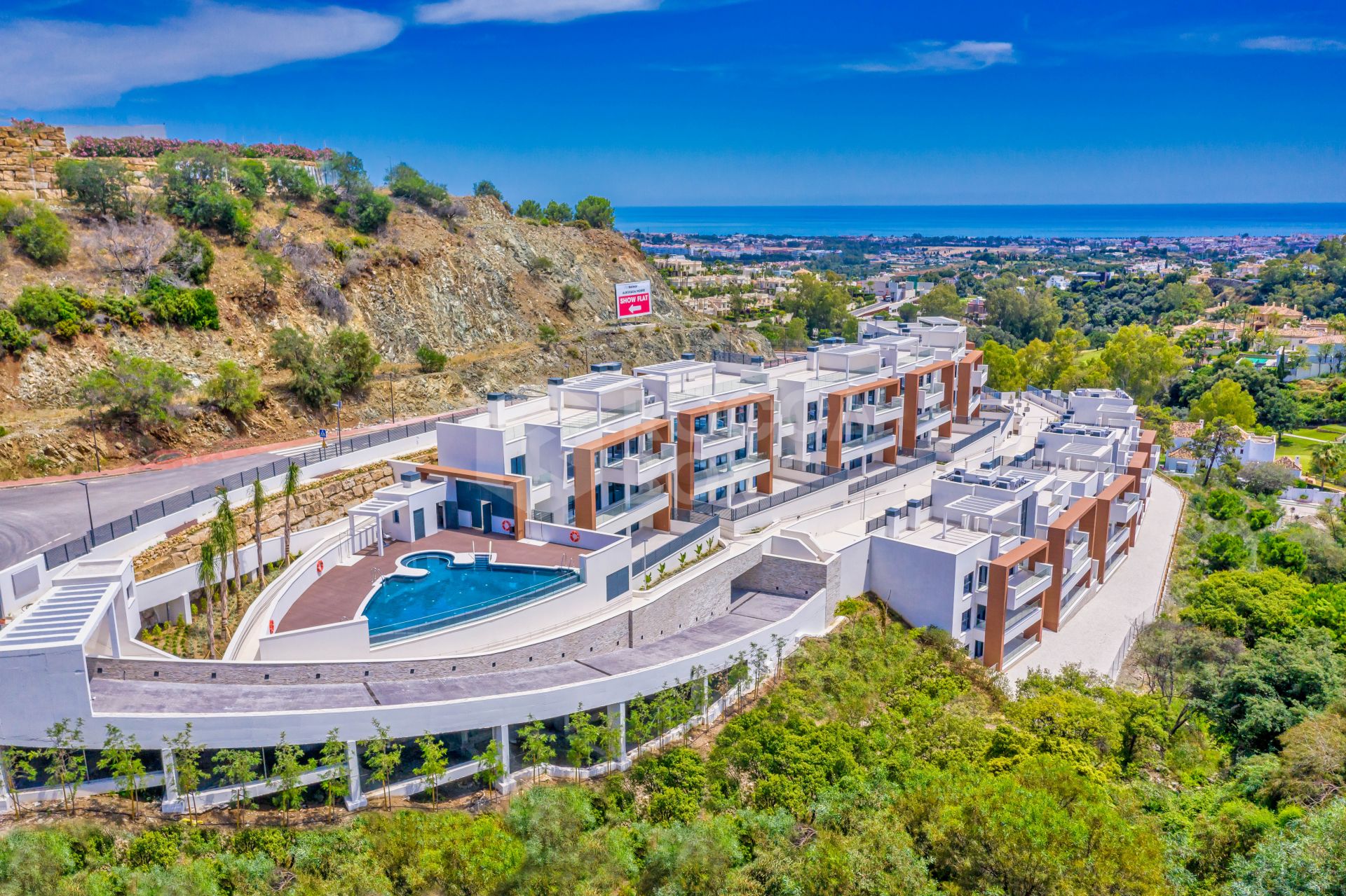 Alborada offers homes with a modern, attractive design and attention todetail, in a promotion perfectly integrated with the nature of its beautifulsurroundings.