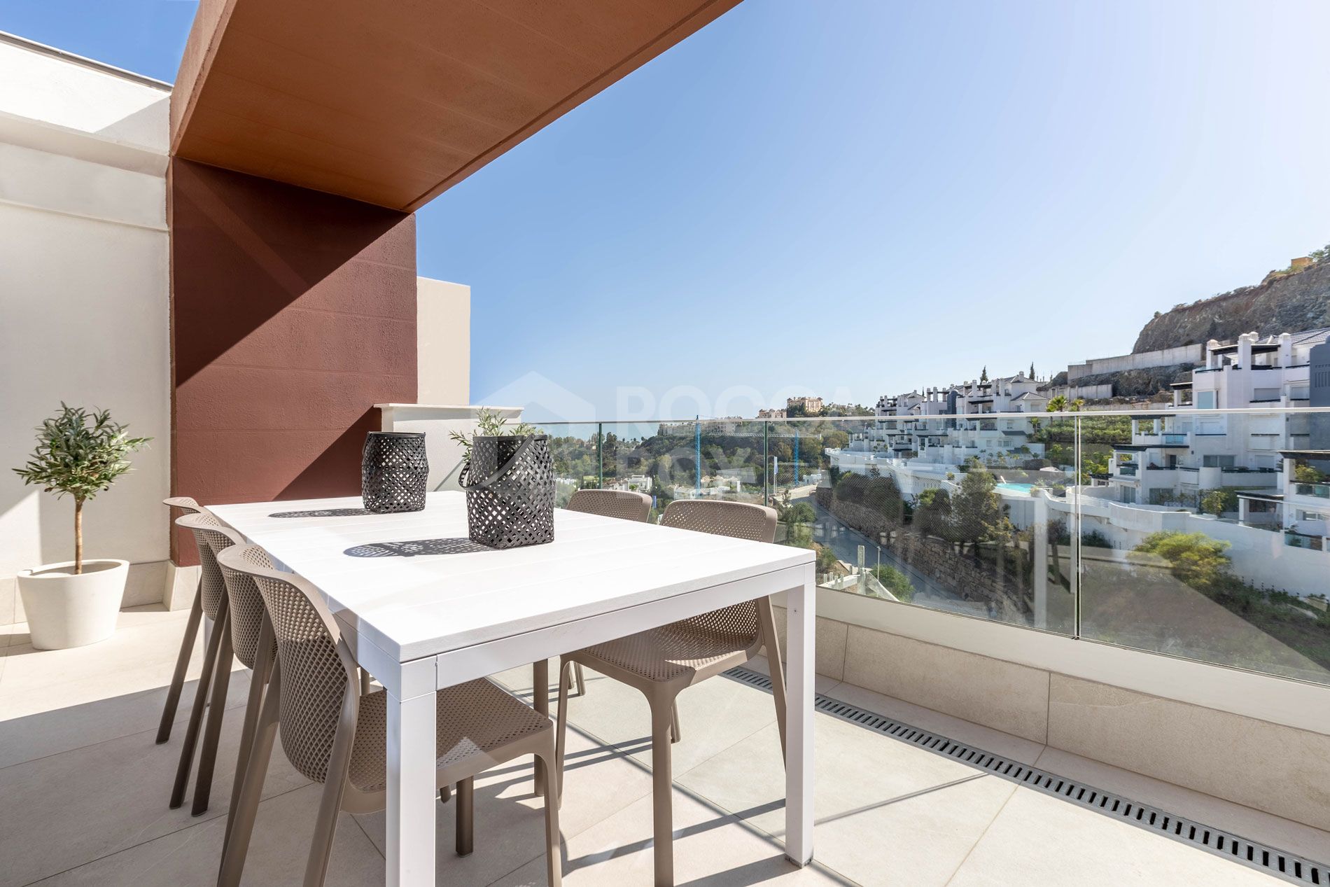 Alborada offers homes with a modern, attractive design and attention todetail, in a promotion perfectly integrated with the nature of its beautifulsurroundings.