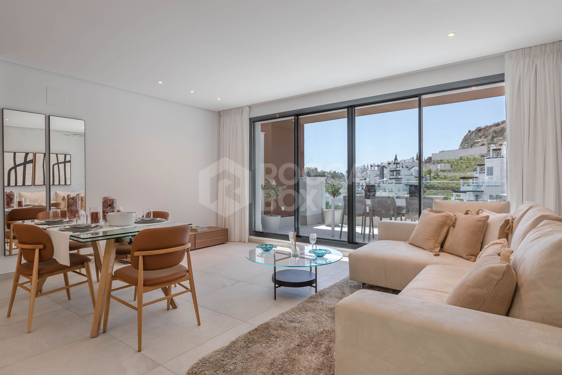 Alborada offers homes with a modern, attractive design and attention todetail, in a promotion perfectly integrated with the nature of its beautifulsurroundings.
