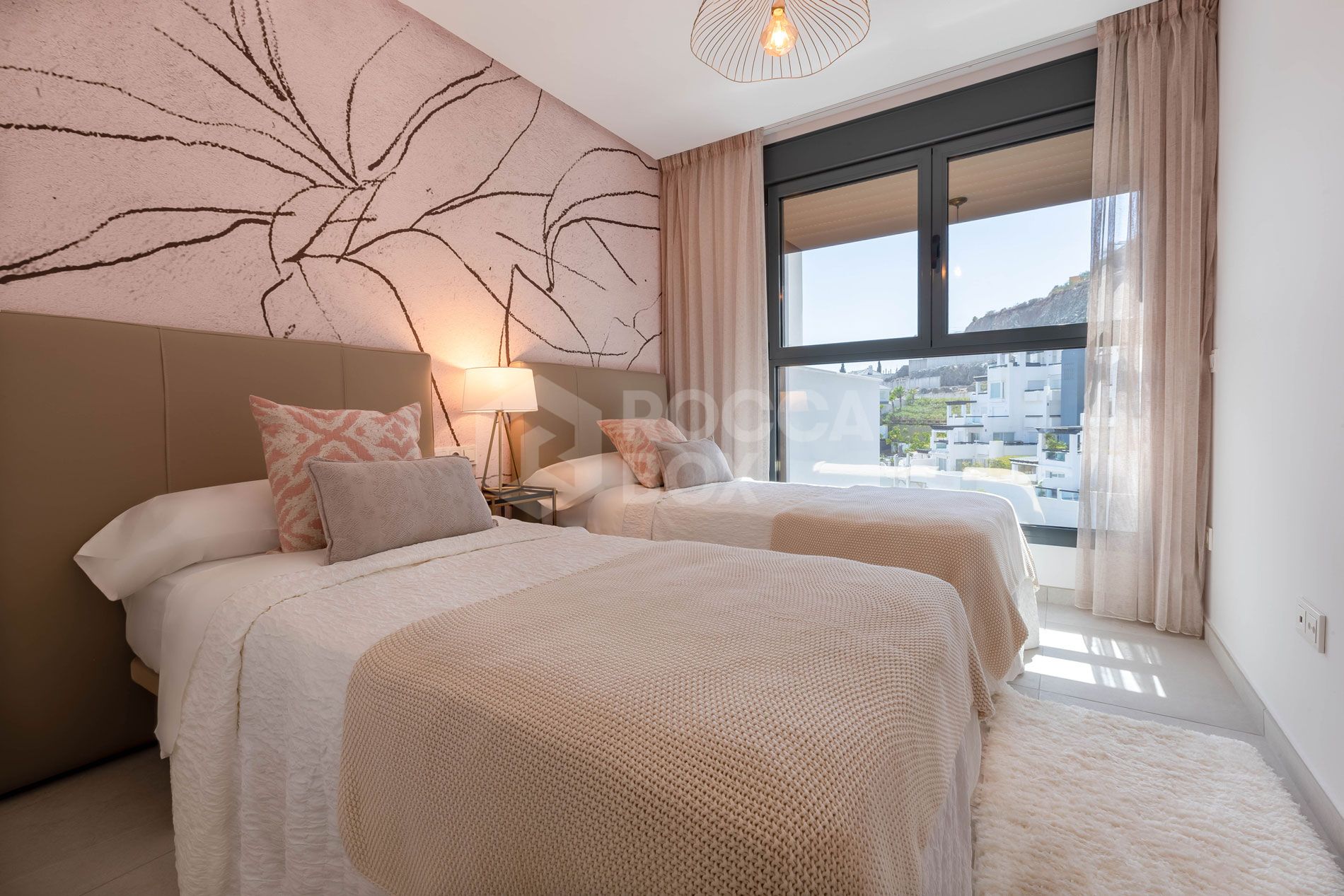 Alborada offers homes with a modern, attractive design and attention todetail, in a promotion perfectly integrated with the nature of its beautifulsurroundings.
