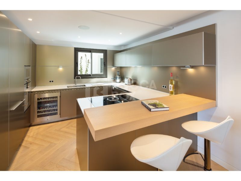 Opulent beachside villa located in the prestigious Puente Romano resort with easy access to the beach.