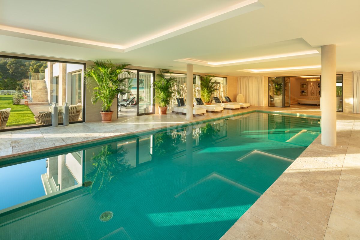 A true masterpiece in Marbella, located in the most prestigious gated community on the Costa del Sol: Cascada de Camoján.