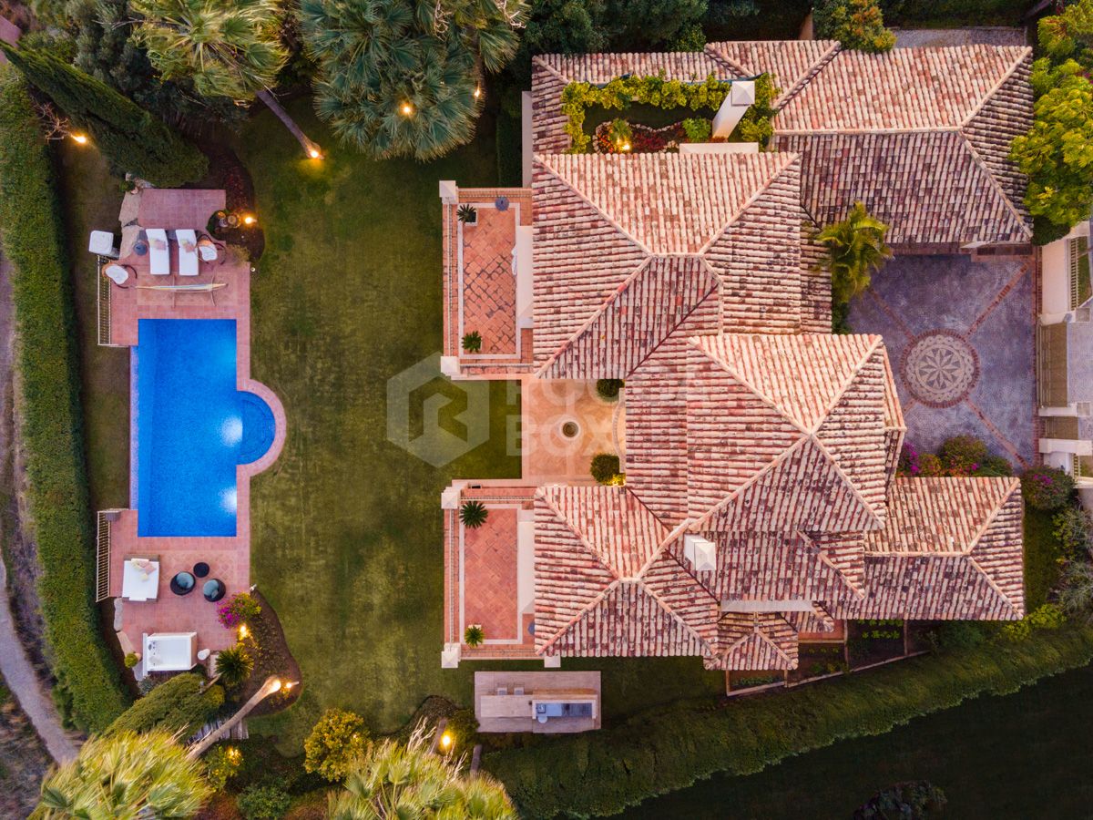 Charming and luxurious villa in the 5-Star community of Los Flamingos, in Benahavís.