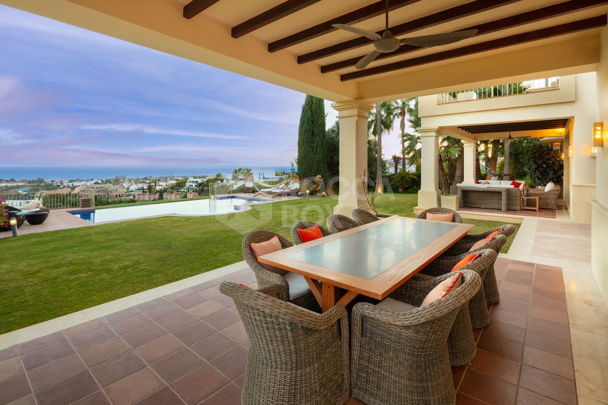 Charming and luxurious villa in the 5-Star community of Los Flamingos, in Benahavís.