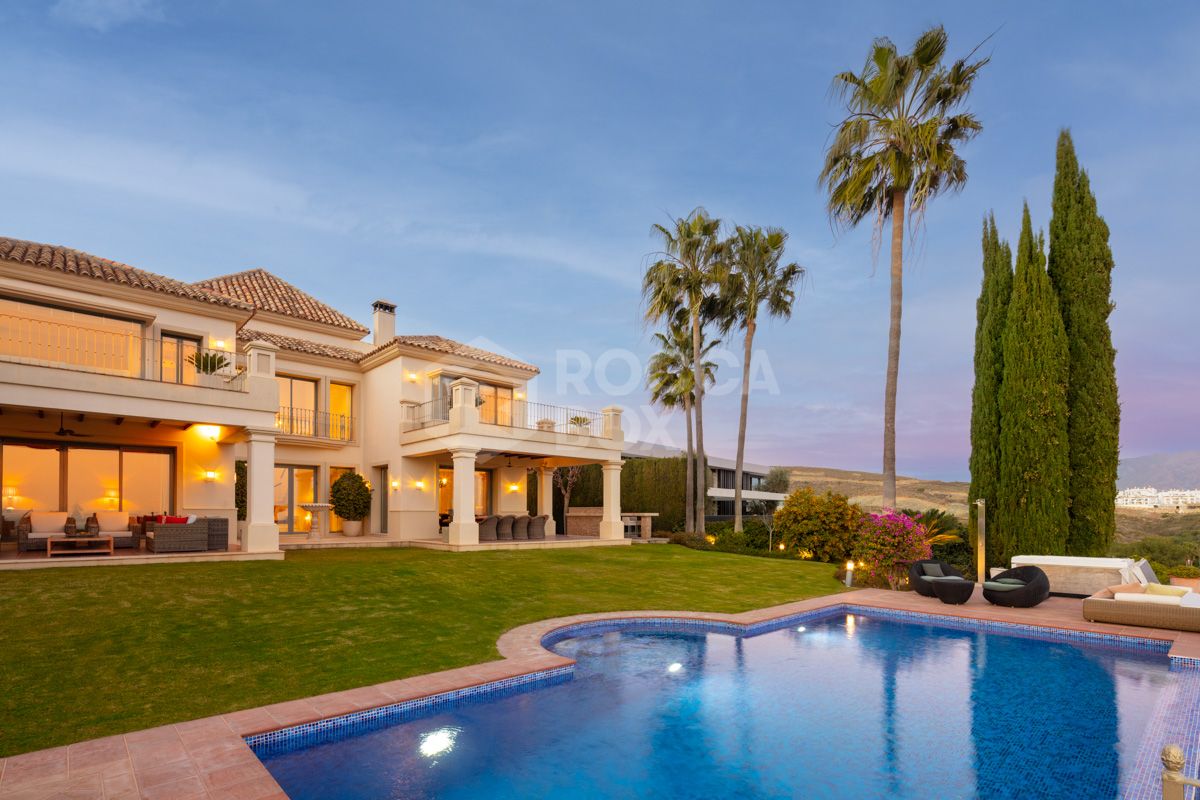 Charming and luxurious villa in the 5-Star community of Los Flamingos, in Benahavís.