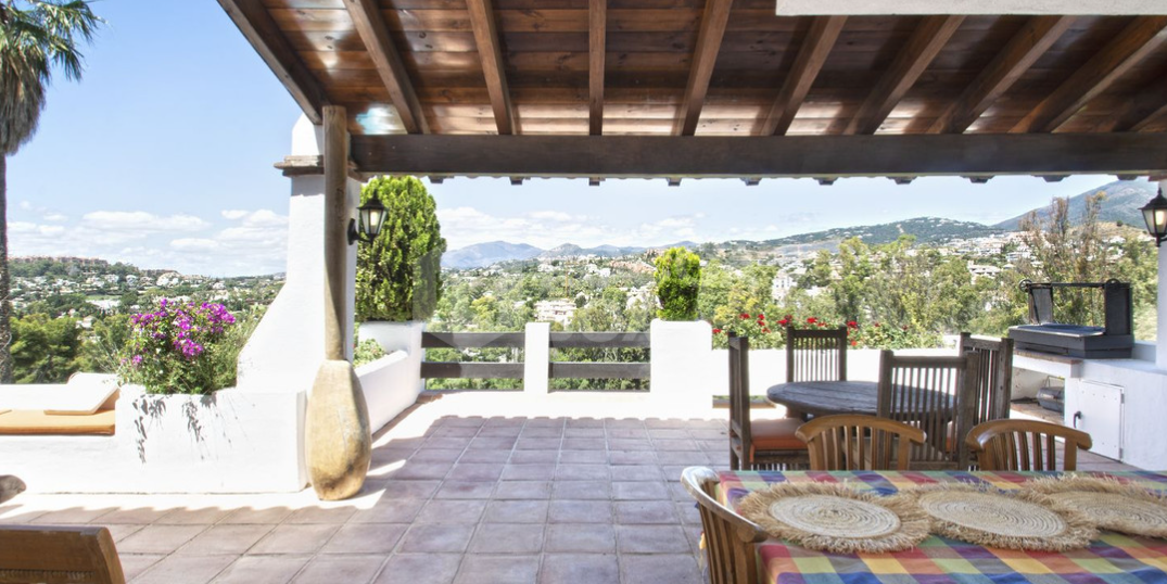 Villa with golf front line views in Marbella