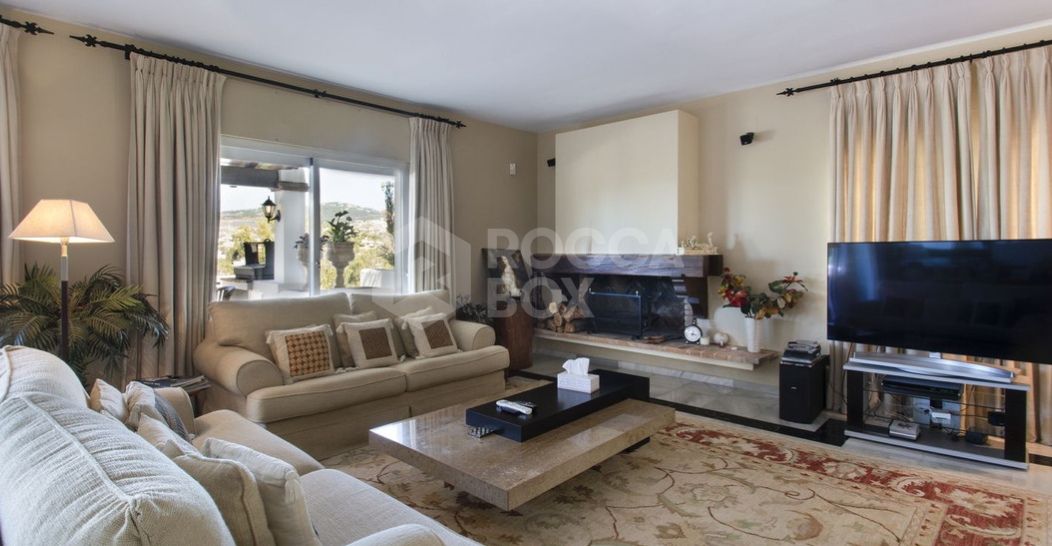 Villa with golf front line views in Marbella