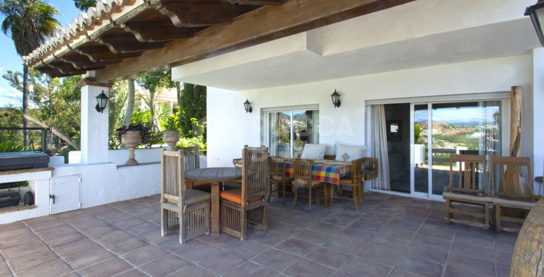 Villa with golf front line views in Marbella