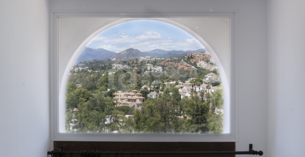 Villa with golf front line views in Marbella
