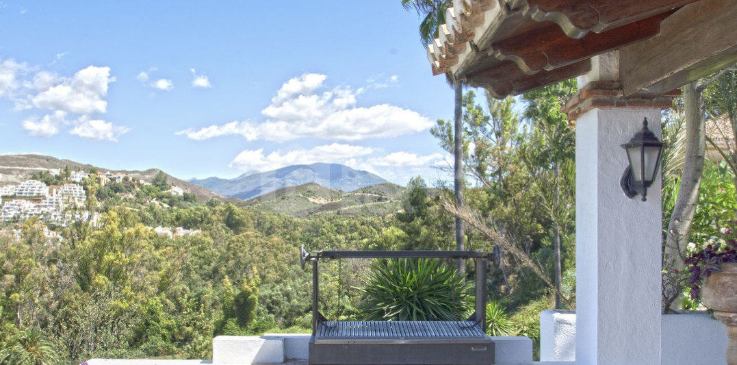Villa with golf front line views in Marbella