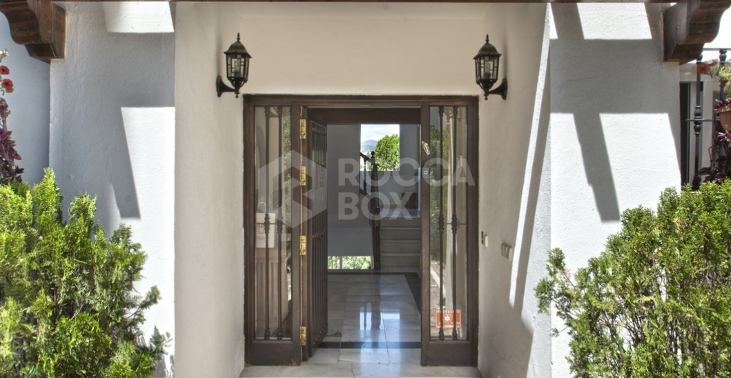 Villa with golf front line views in Marbella