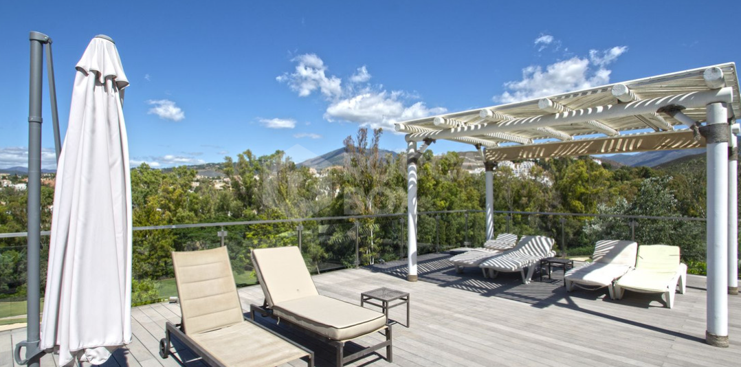 Villa with golf front line views in Marbella
