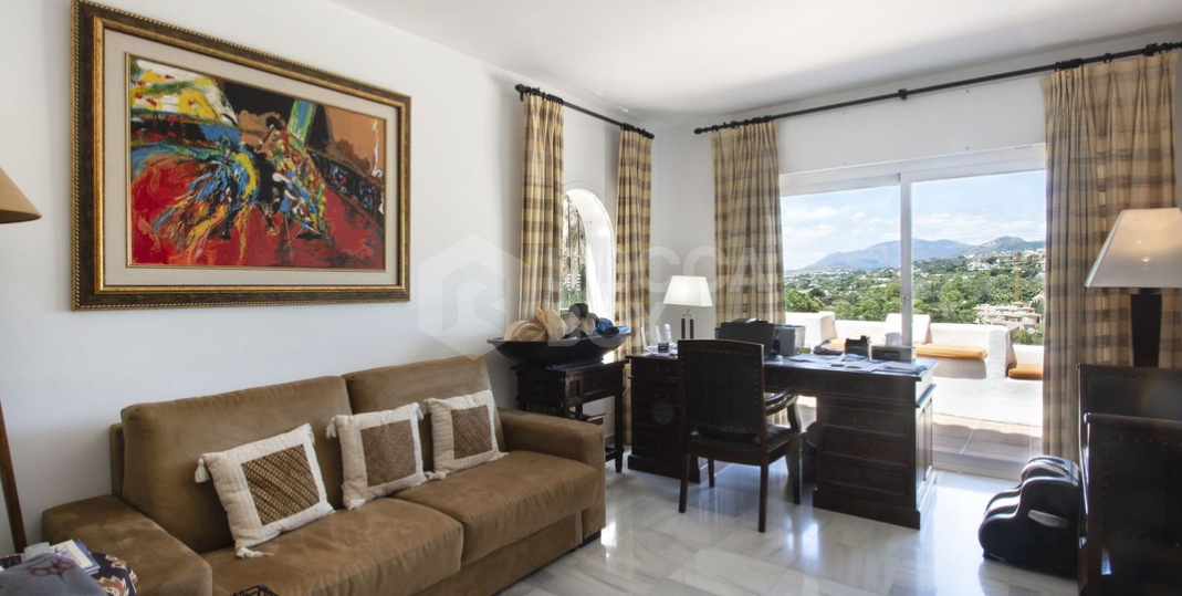 Villa with golf front line views in Marbella