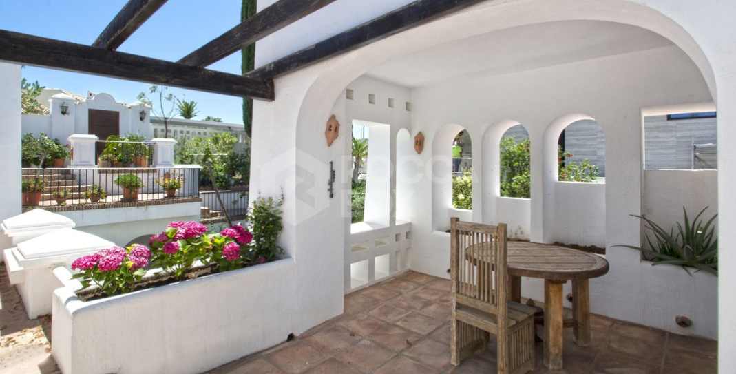 Villa with golf front line views in Marbella