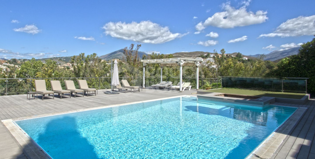Villa with golf front line views in Marbella