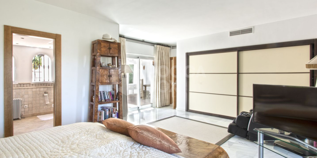 Villa with golf front line views in Marbella