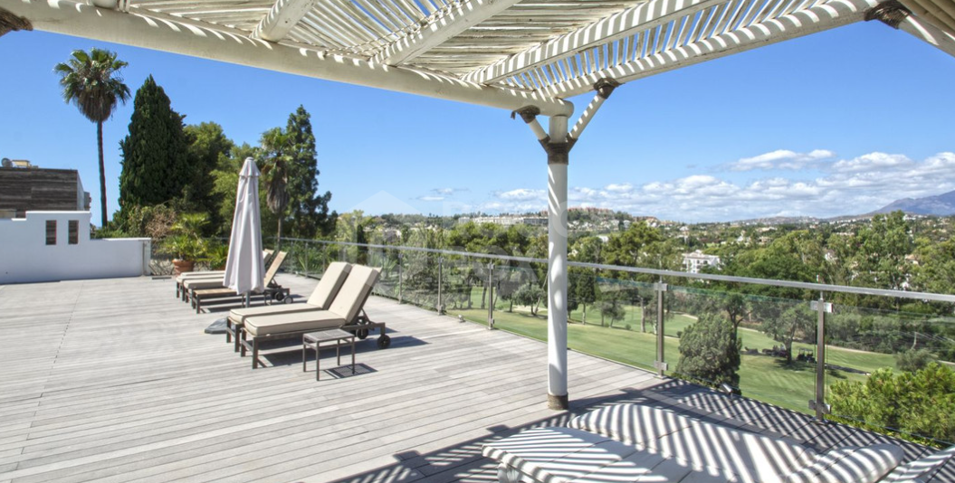 Villa with golf front line views in Marbella