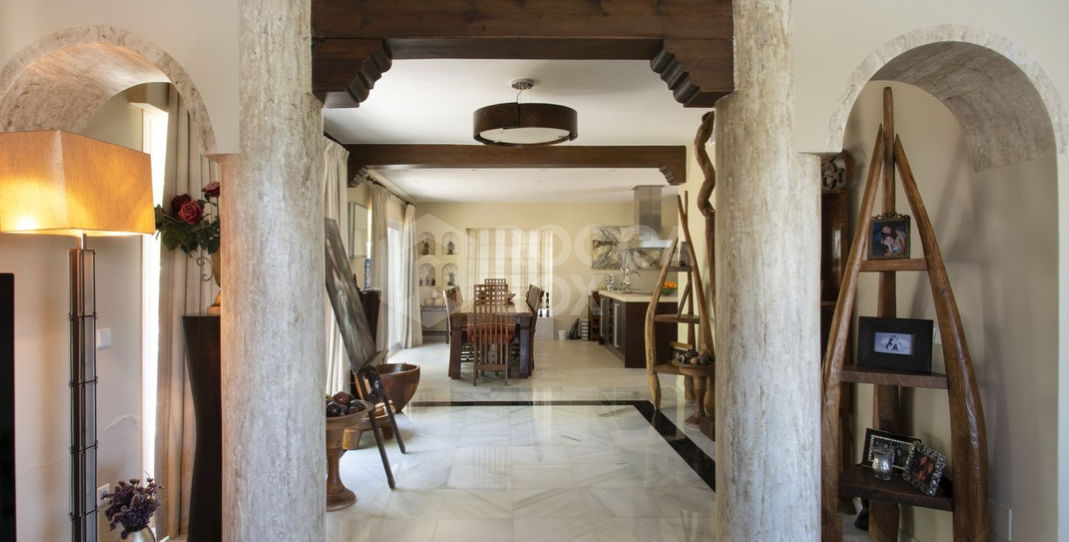 Villa with golf front line views in Marbella