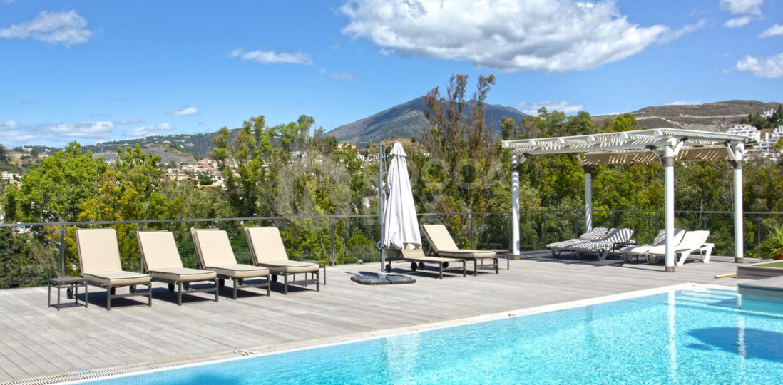 Villa with golf front line views in Marbella