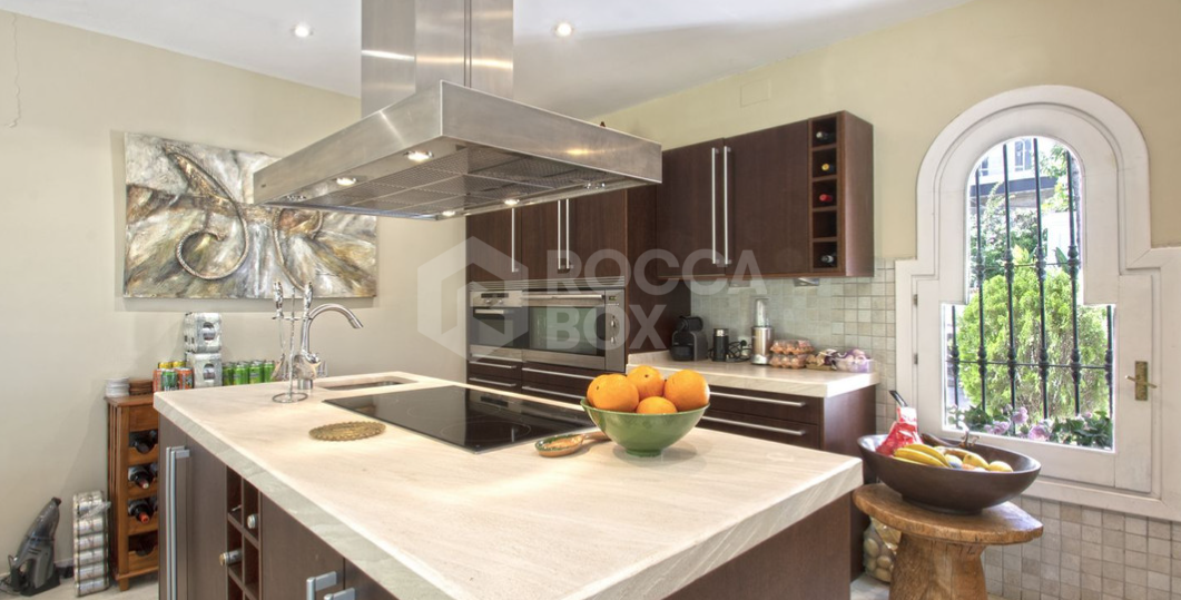 Villa with golf front line views in Marbella