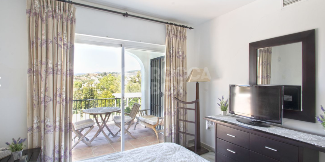 Villa with golf front line views in Marbella