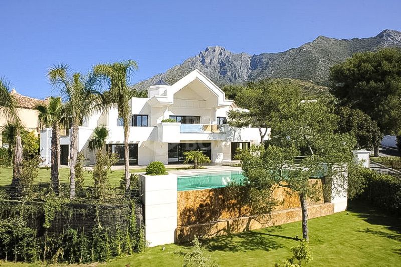 Luxurious Villa in Sierra Blanca - A Harmonious Blend of Design and Location