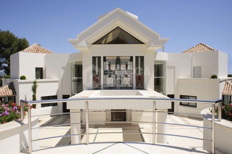 Luxurious Villa in Sierra Blanca - A Harmonious Blend of Design and Location