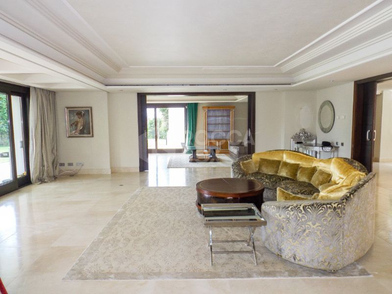 Luxurious Villa in Sierra Blanca - A Harmonious Blend of Design and Location