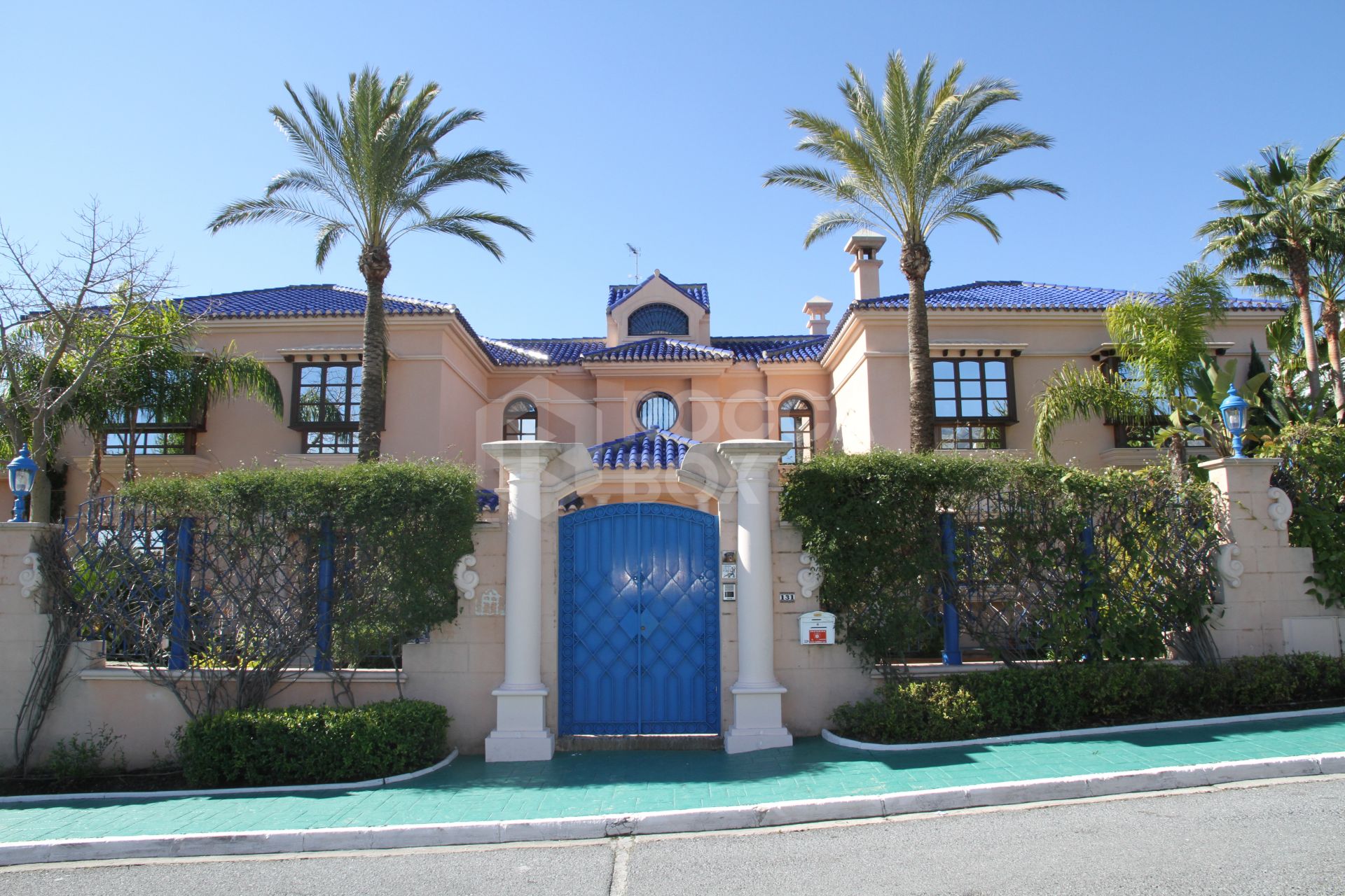 Luxury classic mansion in Marbella