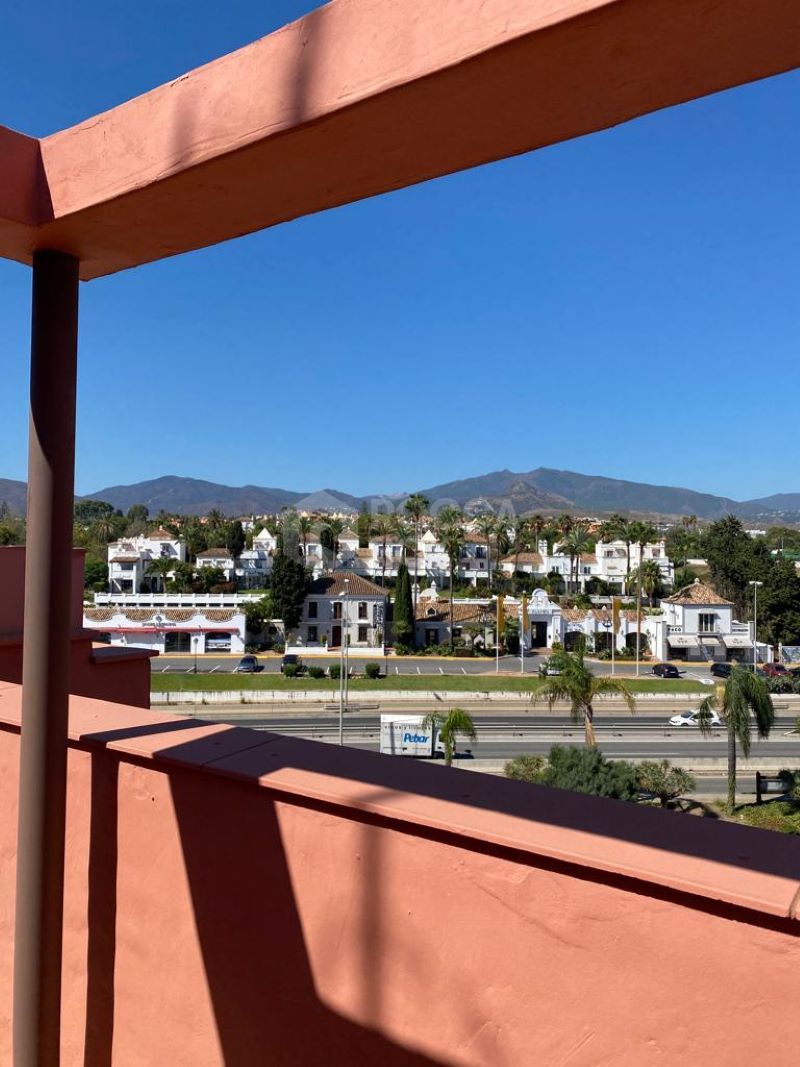 Duplex Penthouse for long term rent in Las Salinas, Estepona
