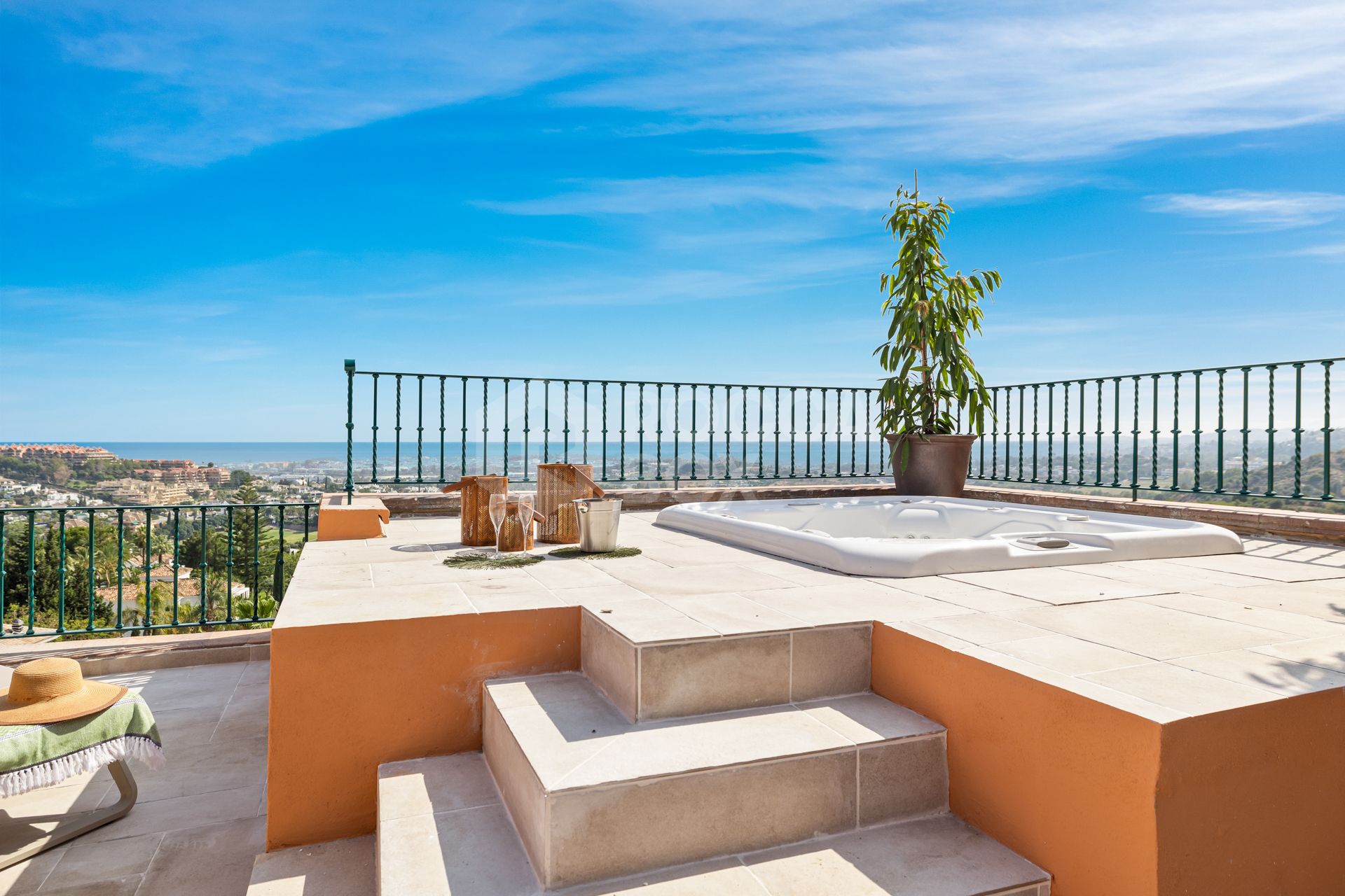 Duplex Penthouse with sea views, Marbella Northwest