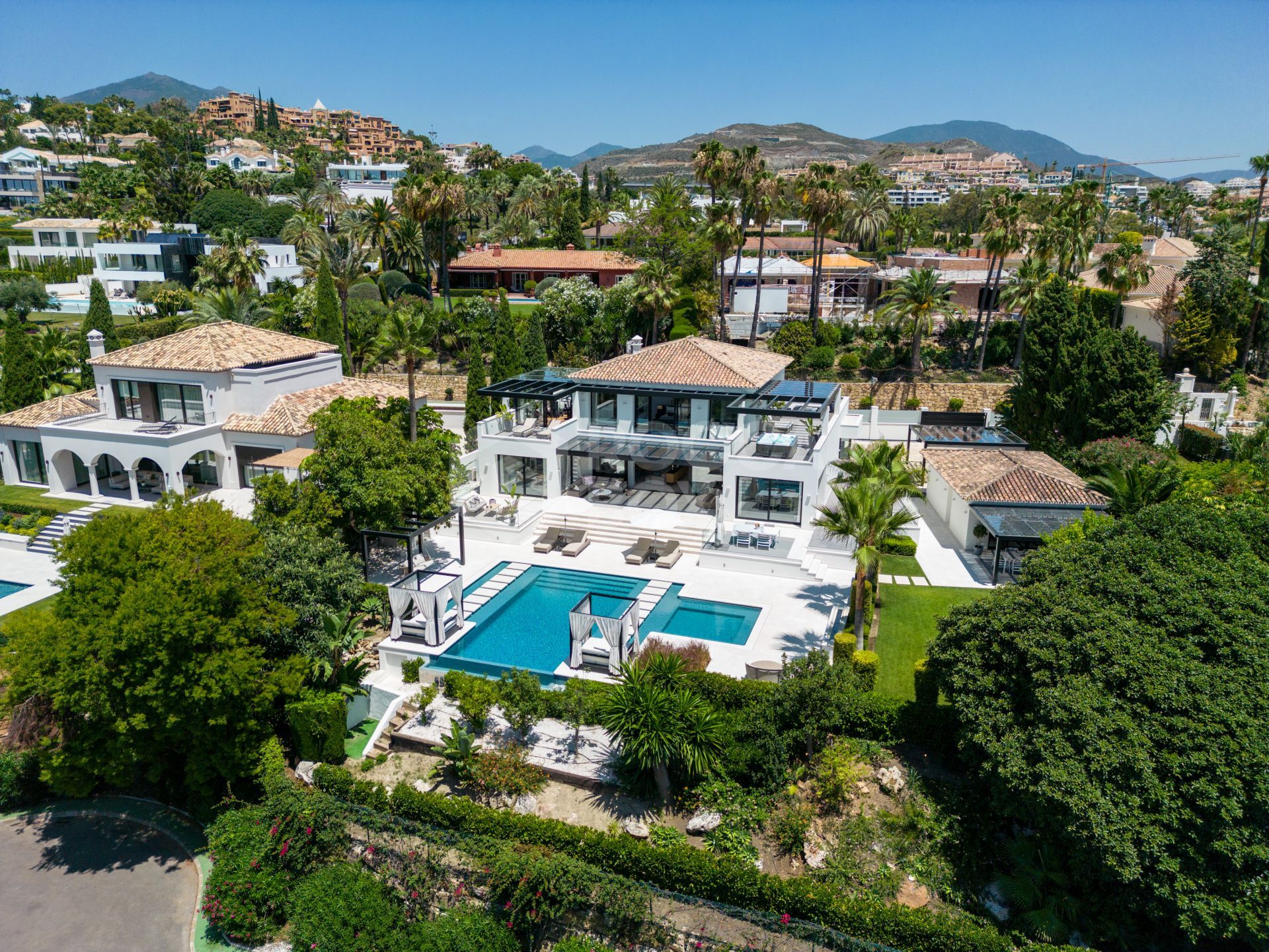 Eco-Friendly Villa in Marbella's Prestigious Nueva Andalucía