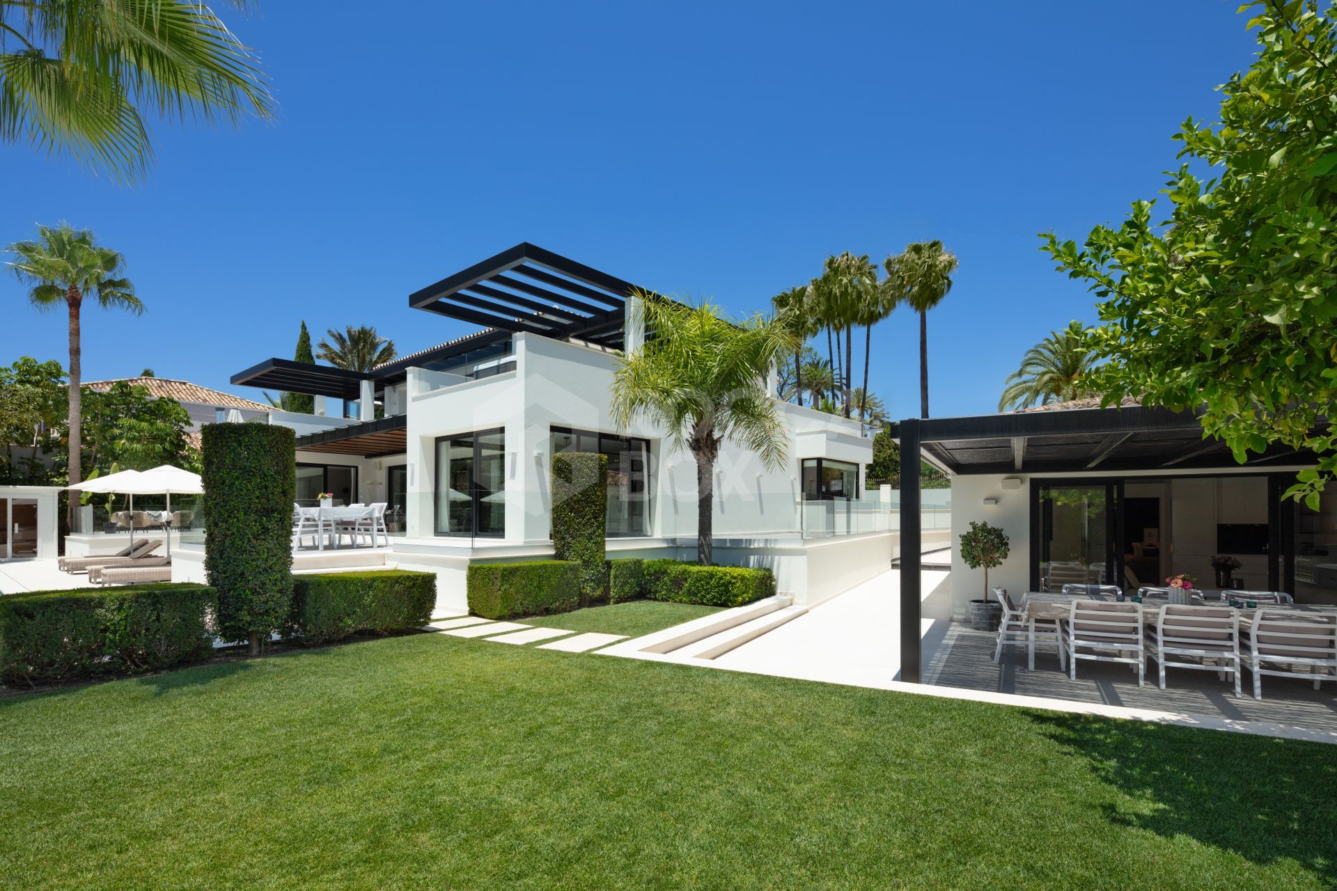 Eco-Friendly Villa in Marbella's Prestigious Nueva Andalucía