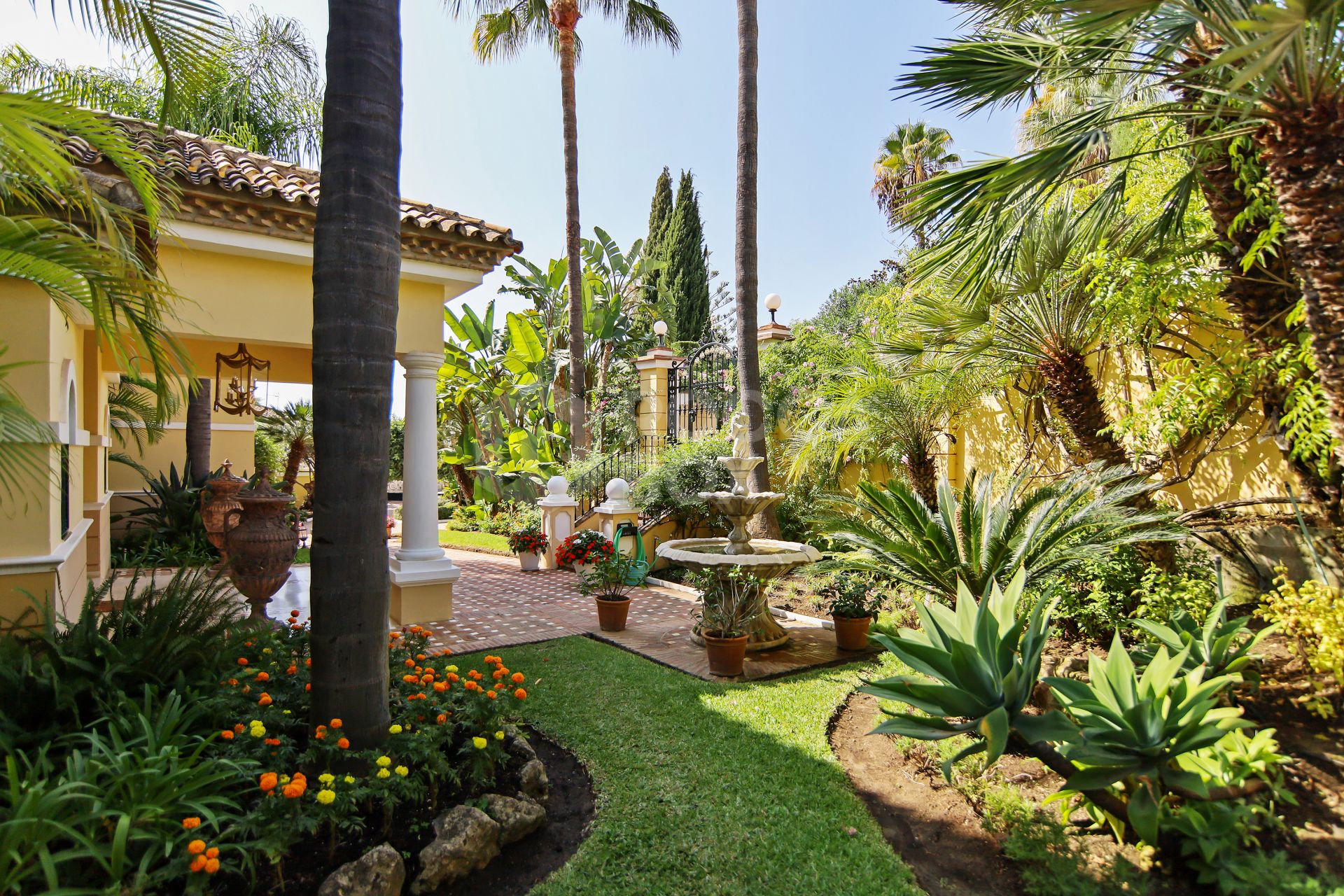 Traditional 5 bedroom villa in El Paraíso