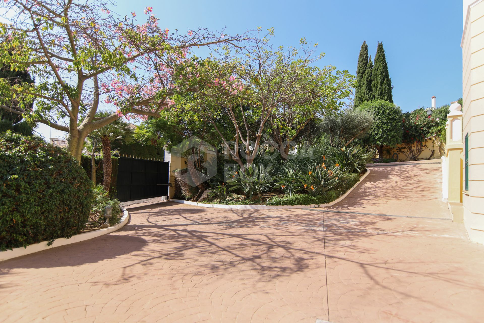 Traditional 5 bedroom villa in El Paraíso