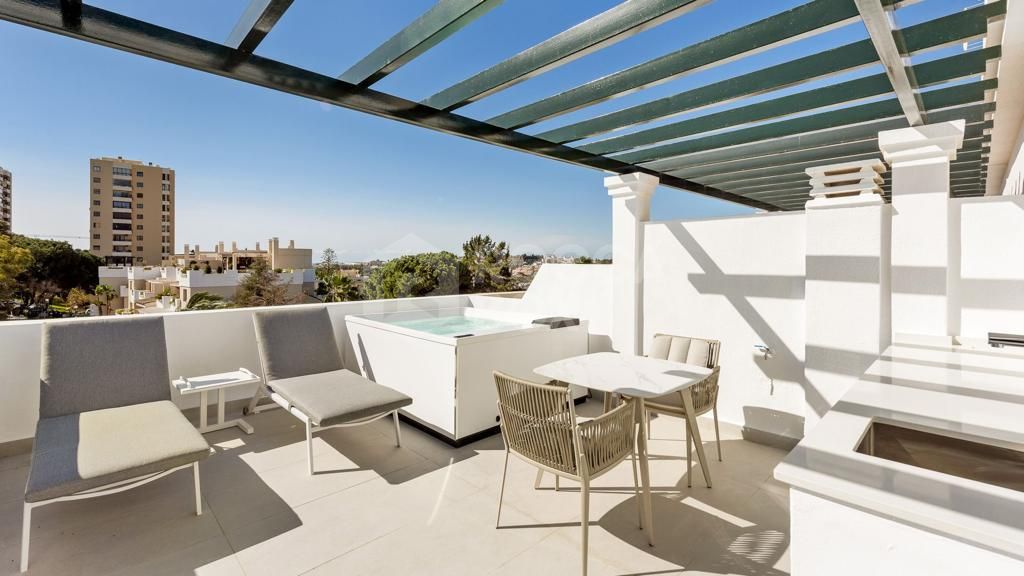 Luxury Living at Its Finest: Experience Casa Solaris in Aloha Gardens, Nueva Andalucia!