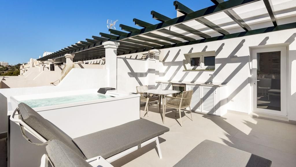 Luxury Living at Its Finest: Experience Casa Solaris in Aloha Gardens, Nueva Andalucia!