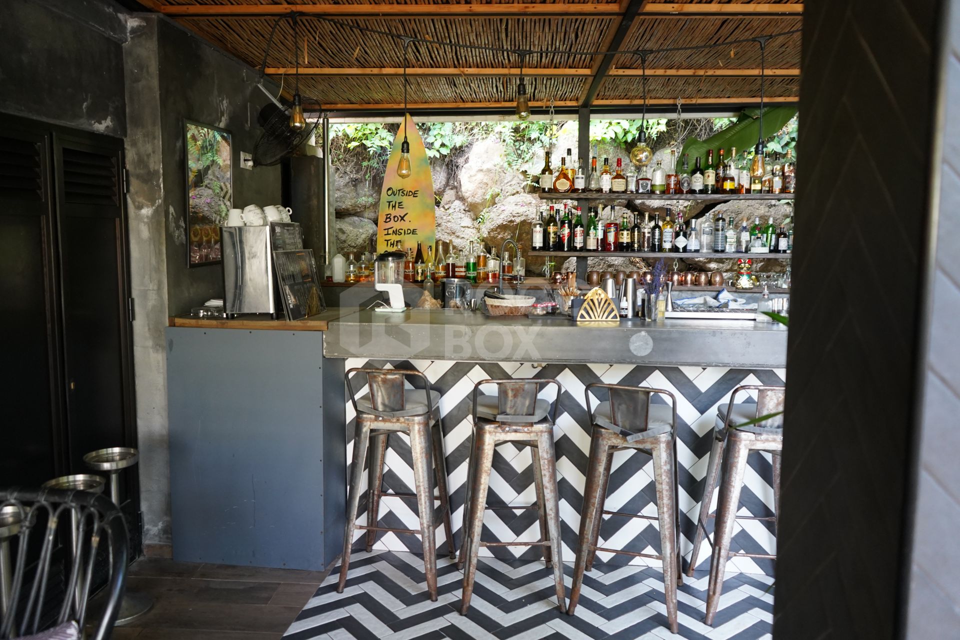 Restaurant Bar for Sale in the Heart of Nueva Andalucia, 5 Minutes from Puerto Banus: A Scintillating Investment Opportunity