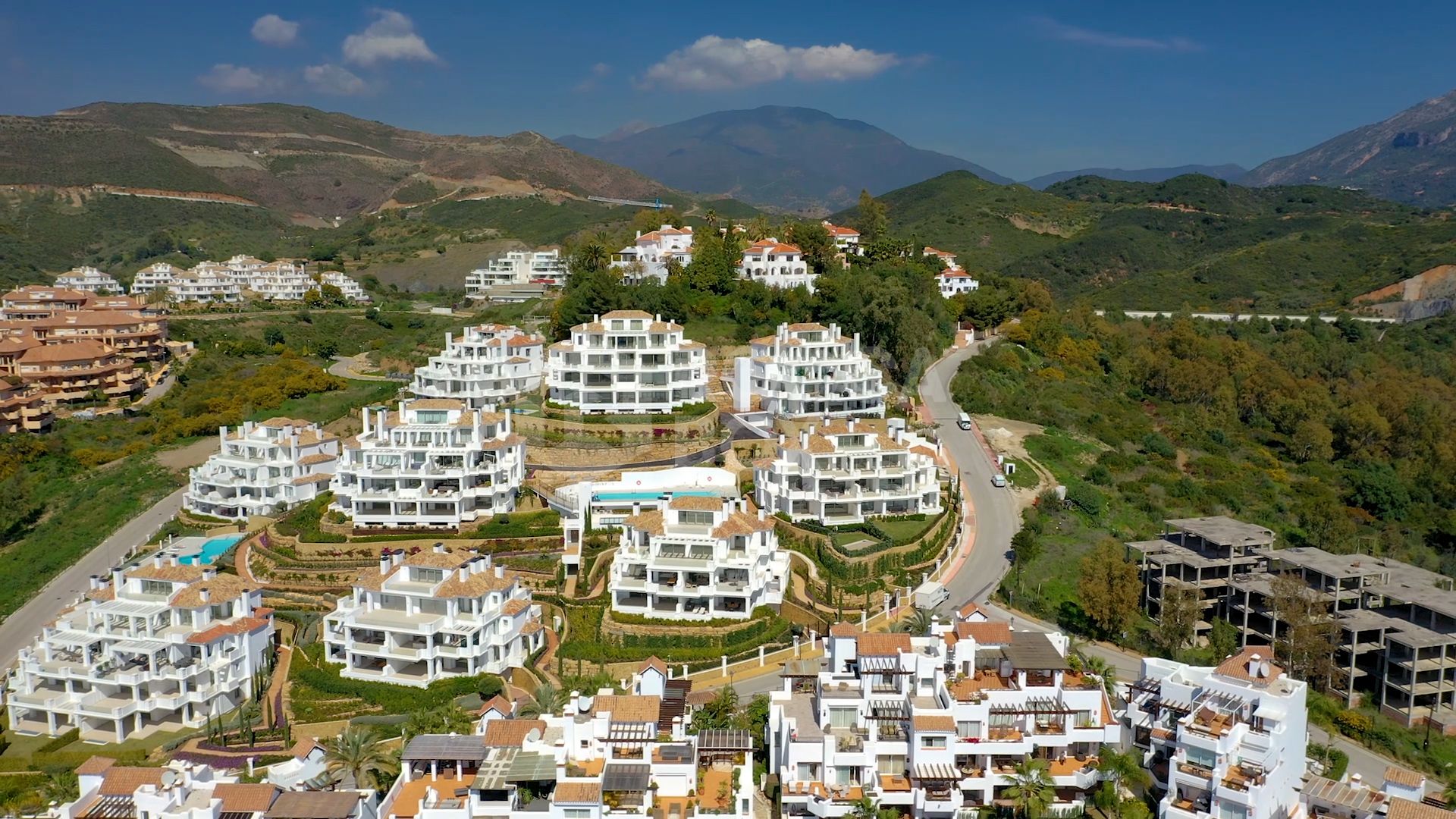 Luxurious Paradise Found: Captivating Seven-Bedroom Apartment in Nueva Andalucia's 9 Lions Complex