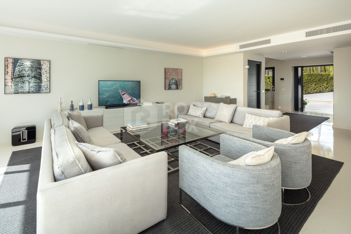 Refurbished Villa with Breathtaking Views in Nueva Andalucia's Golf Valley