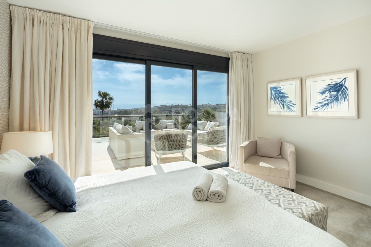 Refurbished Villa with Breathtaking Views in Nueva Andalucia's Golf Valley