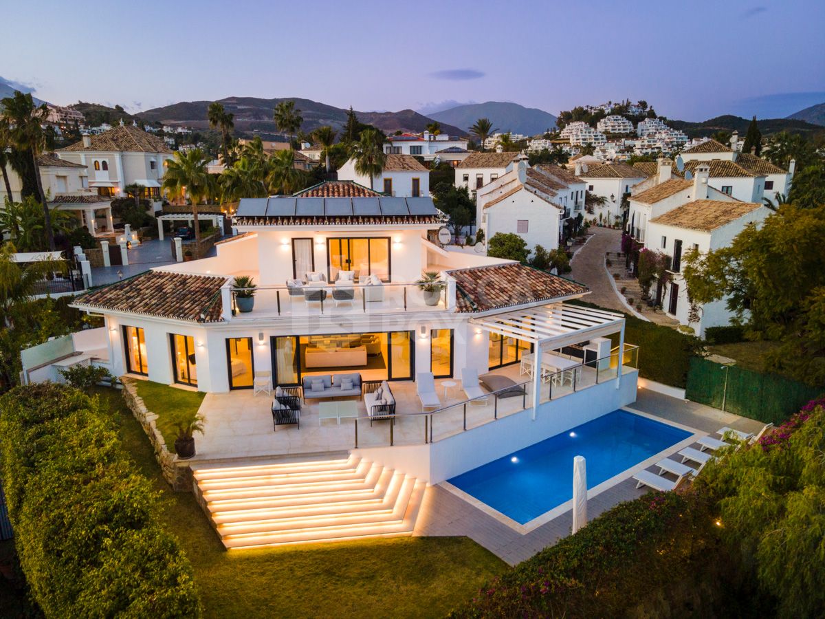 Refurbished Villa with Breathtaking Views in Nueva Andalucia's Golf Valley