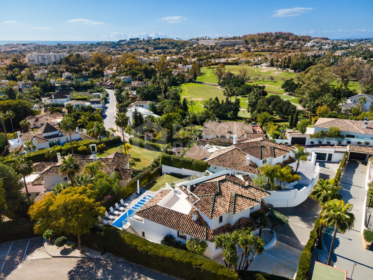 Refurbished Villa with Breathtaking Views in Nueva Andalucia's Golf Valley