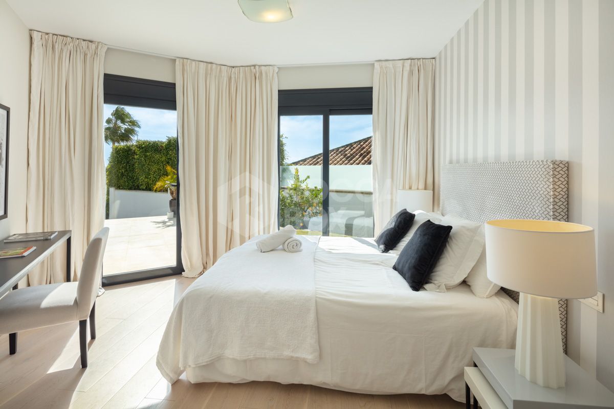 Refurbished Villa with Breathtaking Views in Nueva Andalucia's Golf Valley