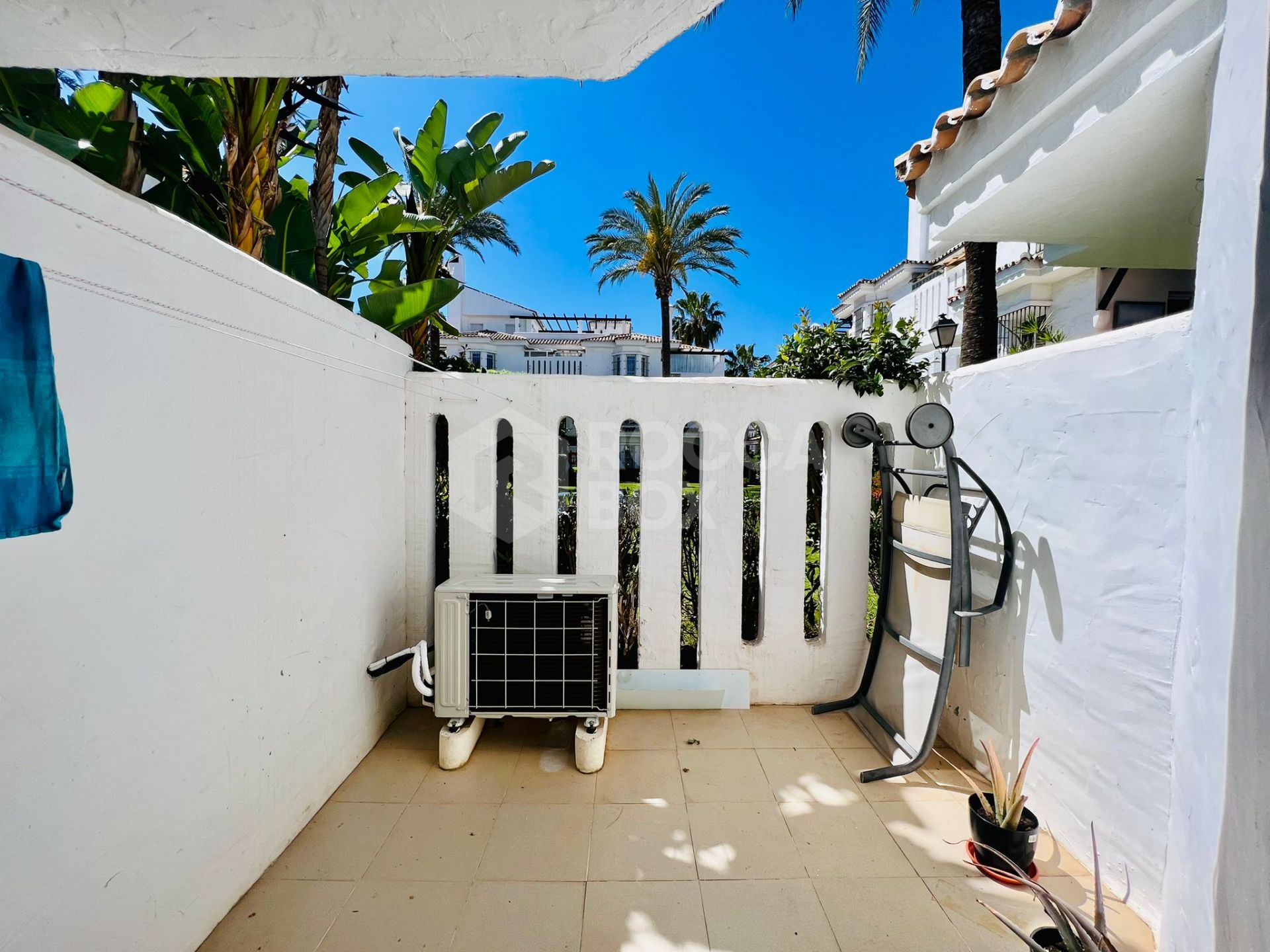 Discover Comfortable Living in Nueva Andalucia: 2 Bedroom Ground Floor Apartment with 3 Terraces in Los Naranjos, Marbella