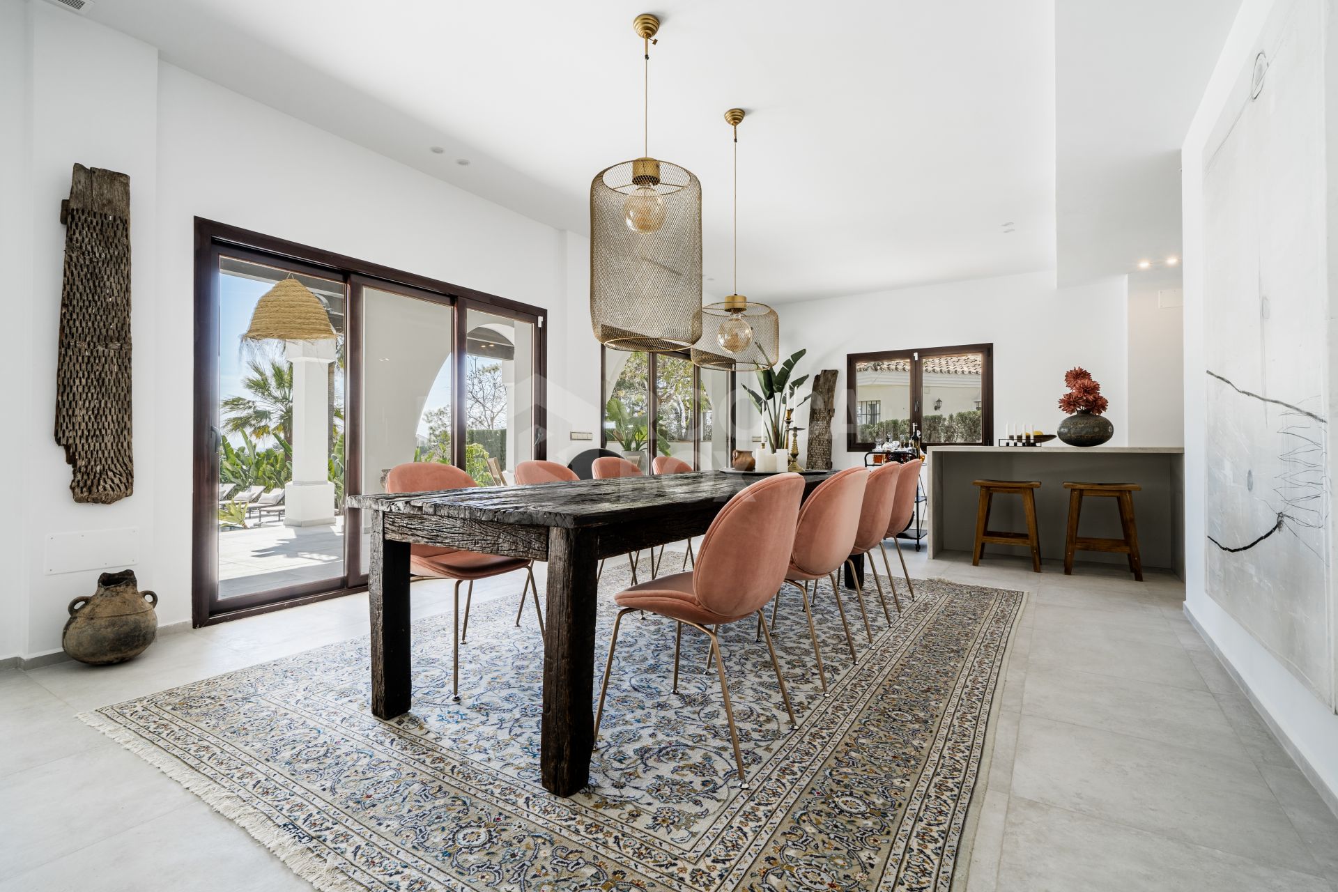 Indulge in the Perfect Fusion of Modern Luxury and Andalusian Charm in this Exquisite Villa